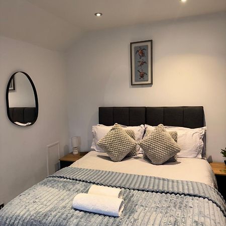 Cosy Countryside Stay- Waters Upton, Телфорд Экстерьер фото