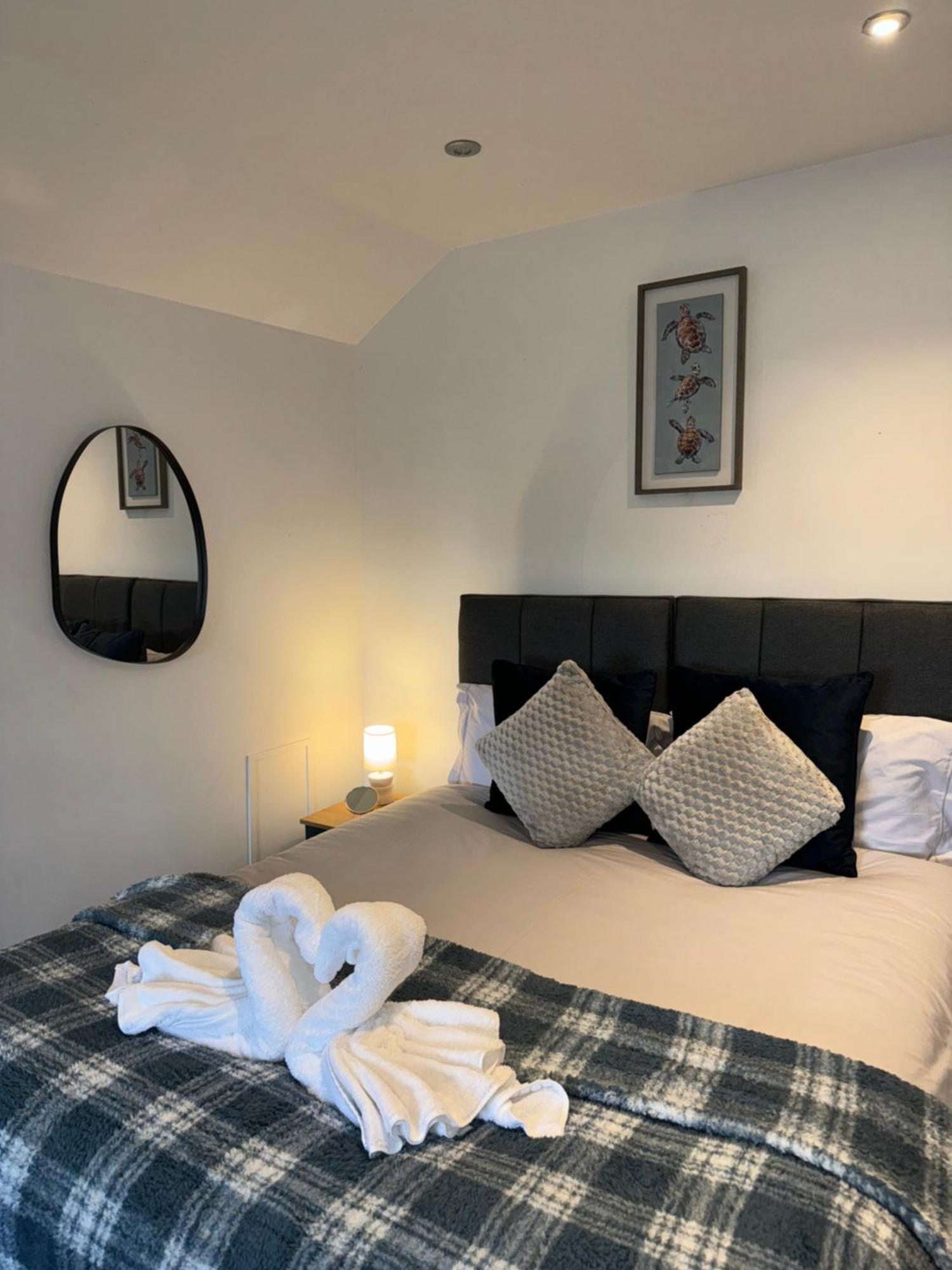Cosy Countryside Stay- Waters Upton, Телфорд Экстерьер фото