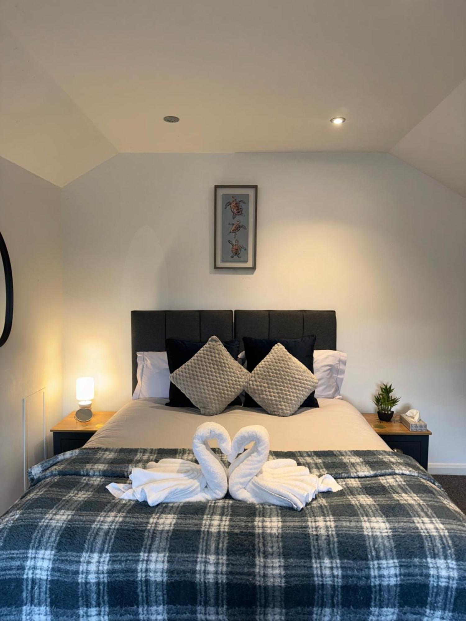 Cosy Countryside Stay- Waters Upton, Телфорд Экстерьер фото